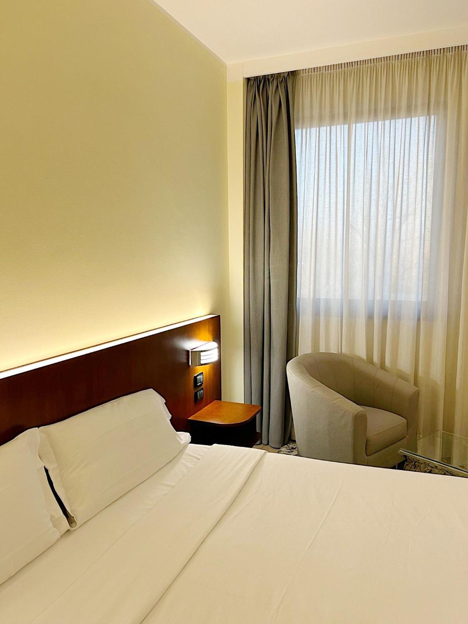Ih Hotels Milano Blu Visconti Trezzano sul Naviglio Exterior photo